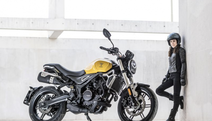 Voge Trofeo 350AC 2023: la piccola scrambler per tutti - Foto 2 di 16