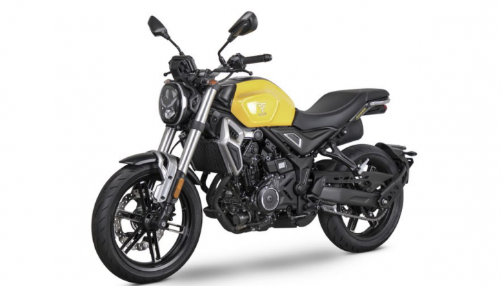 Voge Trofeo 350AC 2023: la piccola scrambler per tutti - Foto 3 di 16