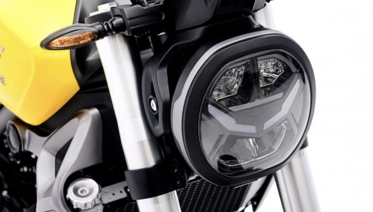 Voge Trofeo 350AC 2023: la piccola scrambler per tutti - Foto 4 di 16