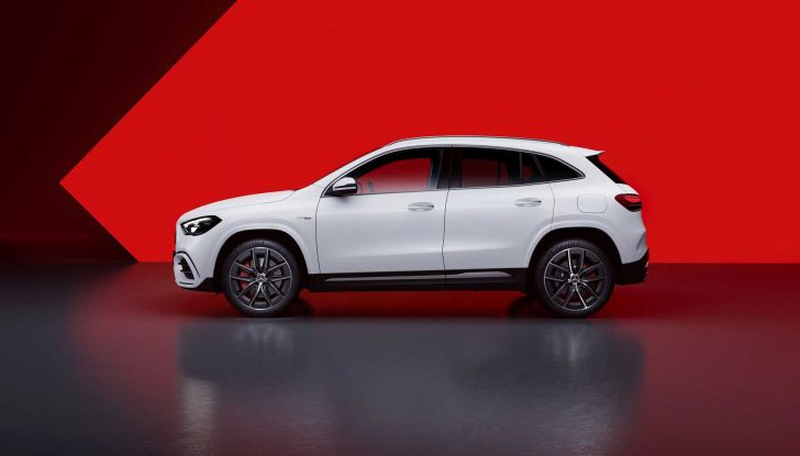Mercedes GLA 2023: il restyling è all’insegna del mild-hybrid 48V - Foto 7 di 9