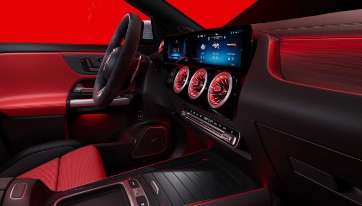 Mercedes GLA 2023: il restyling è all’insegna del mild-hybrid 48V - Foto 4 di 9