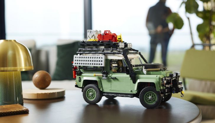 Land Rover Defender 90 LEGO, il set disponibile dal 1 aprile a 239,99€ - Foto 4 di 9