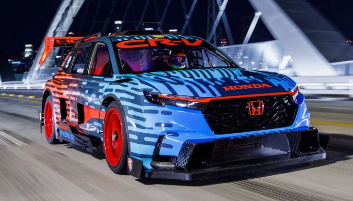 Honda CR-V Hybrid Racer: il SUV diventa un purosangue da corsa! - Foto 2 di 14
