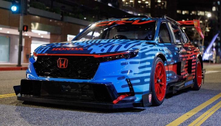 Honda CR-V Hybrid Racer: il SUV diventa un purosangue da corsa! - Foto 10 di 14