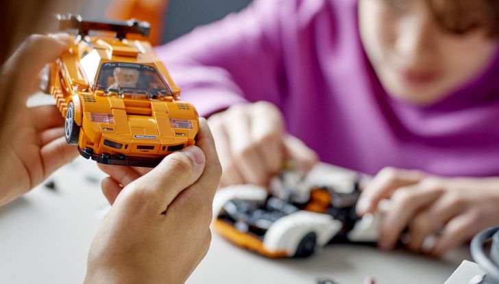 Buon compleanno, McLaren! Ecco i set LEGO della Solus e della F1 LM - Foto 3 di 5
