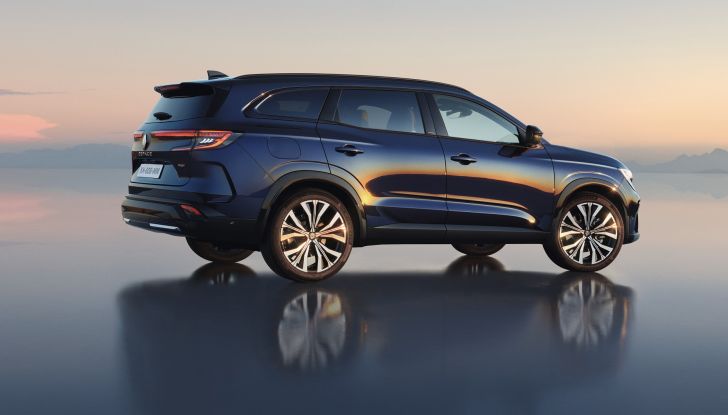 Nuova Renault Espace Hybrid 2023: la multispazio è diventata un SUV! - Foto 6 di 11