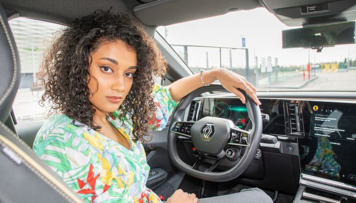 Renault Megane E-Tech prova su strada e caratteristiche tecniche - Foto 3 di 20