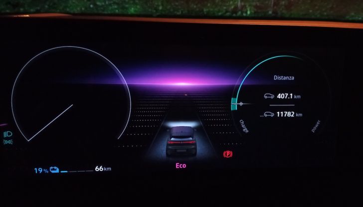 Renault Megane E-Tech prova su strada e caratteristiche tecniche - Foto 10 di 20