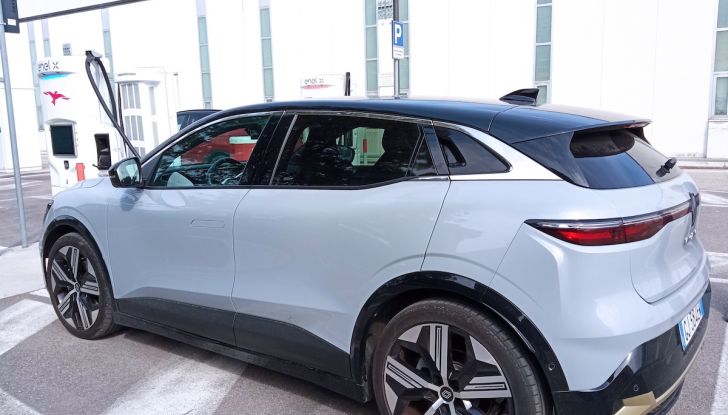 Renault Megane E-Tech prova su strada e caratteristiche tecniche - Foto 19 di 20