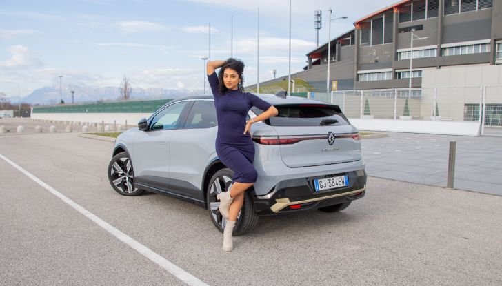 Renault Megane E-Tech prova su strada e caratteristiche tecniche - Foto 4 di 20