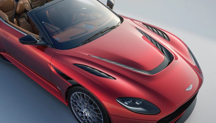 Aston Martin DBS 770 Ultimate Volante: svelata la nuova edizione limitata - Foto 3 di 8