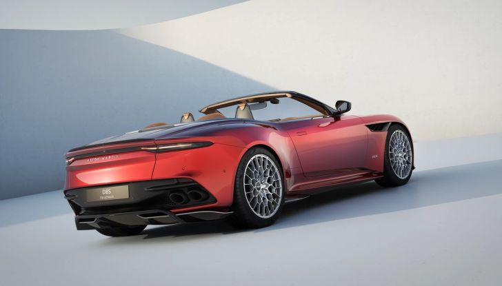Aston Martin DBS 770 Ultimate Volante: svelata la nuova edizione limitata - Foto 7 di 8