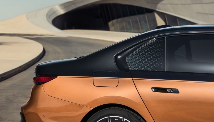 BMW i7 M70 xDrive: svelata la nuova versione top di gamma della berlina elettrica - Foto 61 di 85