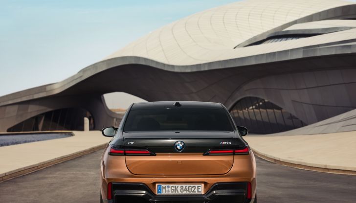 BMW i7 M70 xDrive: svelata la nuova versione top di gamma della berlina elettrica - Foto 53 di 85