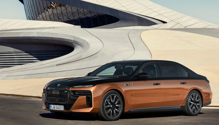 BMW i7 M70 xDrive: svelata la nuova versione top di gamma della berlina elettrica - Foto 82 di 85