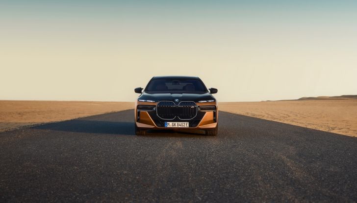 BMW i7 M70 xDrive: svelata la nuova versione top di gamma della berlina elettrica - Foto 22 di 85