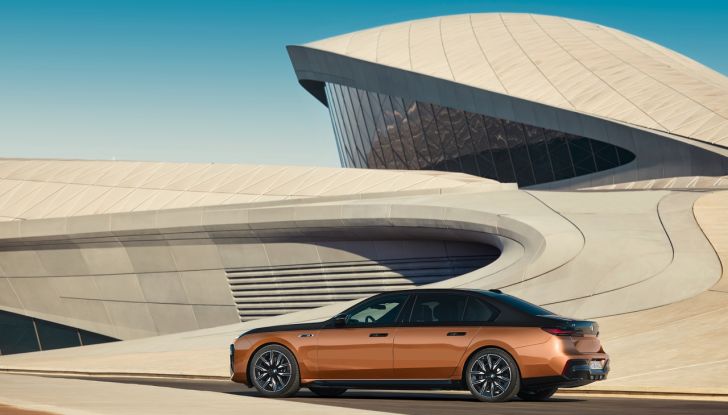 BMW i7 M70 xDrive: svelata la nuova versione top di gamma della berlina elettrica - Foto 78 di 85