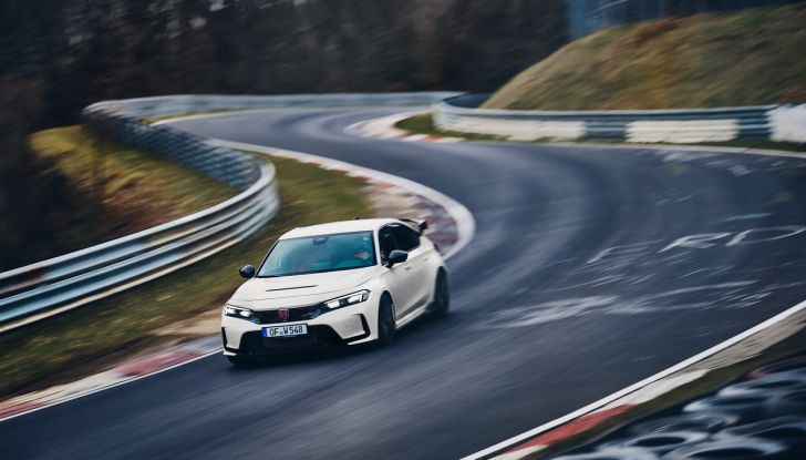 Honda Civic Type R 2023: nuovo record sul giro al Nurburgring - Foto 2 di 13