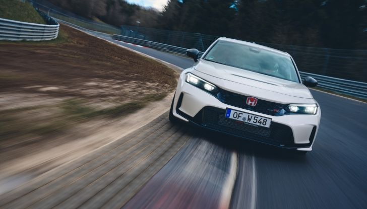 Honda Civic Type R 2023: nuovo record sul giro al Nurburgring - Foto 4 di 13