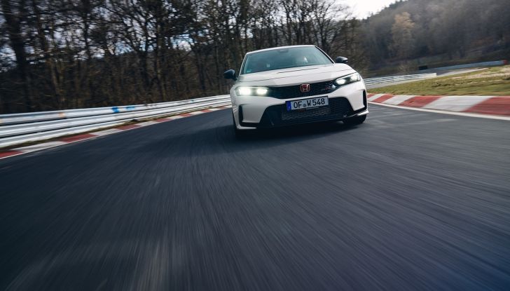 Honda Civic Type R 2023: nuovo record sul giro al Nurburgring - Foto 7 di 13