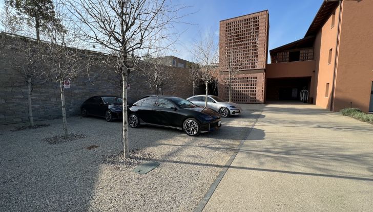 Hyundai Ioniq 2: esordio a un passo (con prezzi competitivi) - Foto 14 di 15