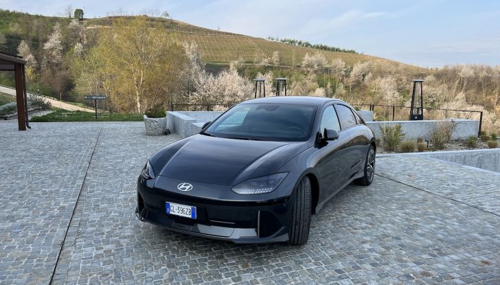 Hyundai Ioniq 2: esordio a un passo (con prezzi competitivi) - Foto 3 di 15