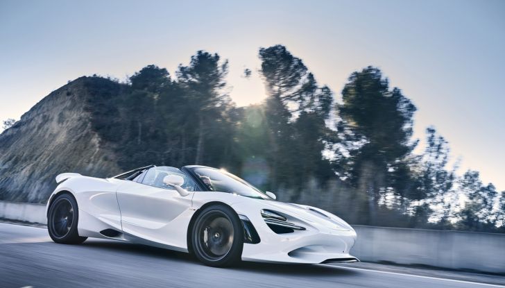 McLaren 750S: debutta la supercar più leggera e potente del marchio - Foto 39 di 75