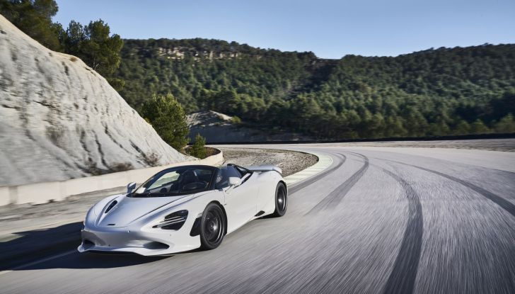 McLaren 750S: debutta la supercar più leggera e potente del marchio - Foto 40 di 75