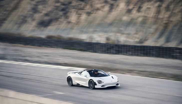 McLaren 750S: debutta la supercar più leggera e potente del marchio - Foto 43 di 75