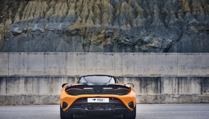McLaren 750S: debutta la supercar più leggera e potente del marchio - Foto 63 di 75