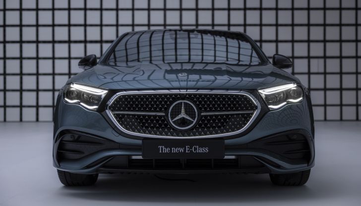 Mercedes Classe E 2024: caratteristiche e motori della nuova generazione - Foto 99 di 124