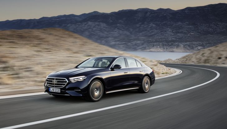 Mercedes Classe E 2024: caratteristiche e motori della nuova generazione - Foto 3 di 124