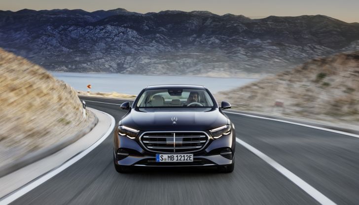 Mercedes Classe E 2024: caratteristiche e motori della nuova generazione - Foto 4 di 124