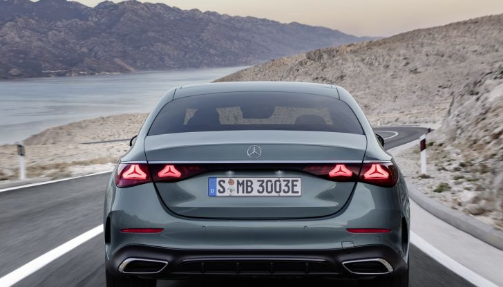 Mercedes Classe E 2024: caratteristiche e motori della nuova generazione - Foto 59 di 124