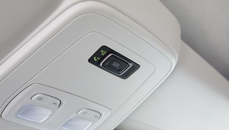 Nissan Townstar EV Combi: sbarca in Europa la versione per il trasporto passeggeri - Foto 12 di 12