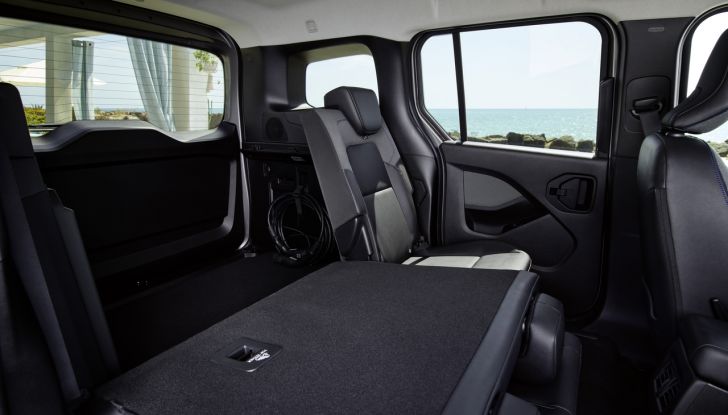 Nissan Townstar EV Combi: sbarca in Europa la versione per il trasporto passeggeri - Foto 8 di 12