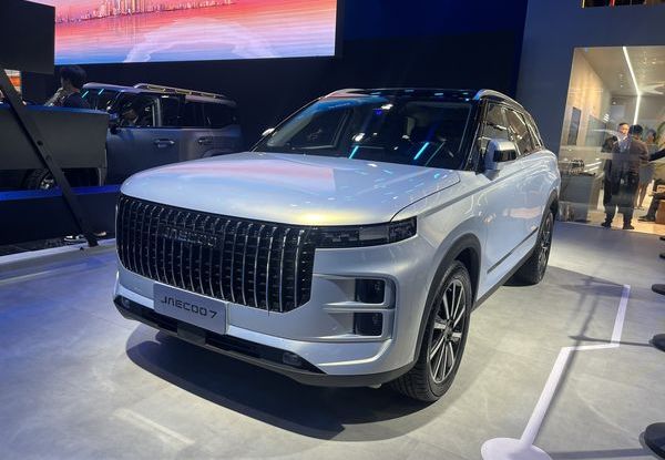 Omoda-Jaecco: due nuovi SUV cinesi in arrivo entro fine anno - Foto 13 di 17