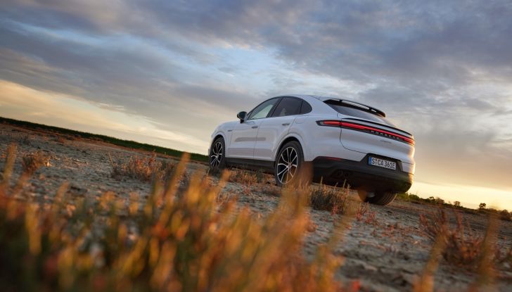 Porsche Cayenne MY2024: motori, design, allestimenti e prezzi - Foto 15 di 48