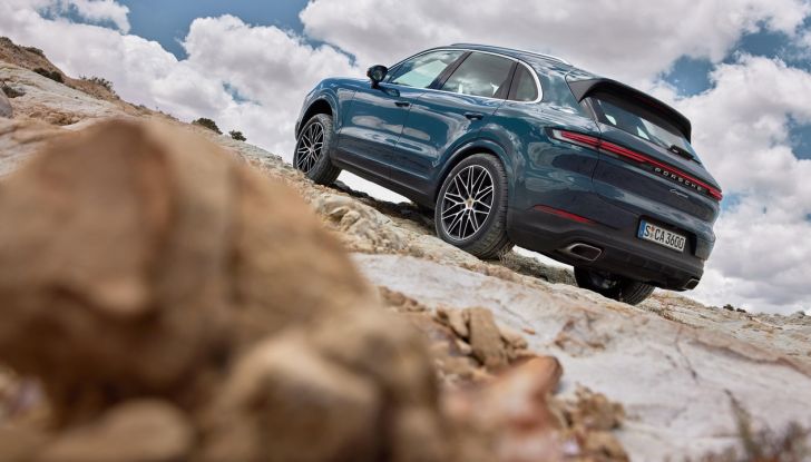 Porsche Cayenne MY2024: motori, design, allestimenti e prezzi - Foto 18 di 48