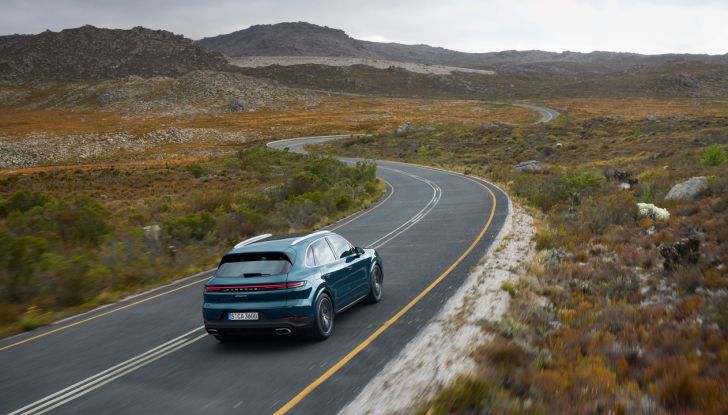 Porsche Cayenne MY2024: motori, design, allestimenti e prezzi - Foto 23 di 48