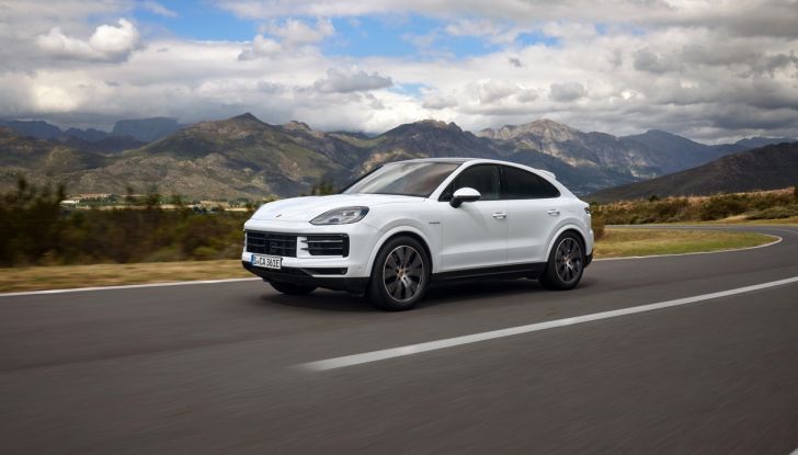 Porsche Cayenne MY2024: motori, design, allestimenti e prezzi - Foto 31 di 48