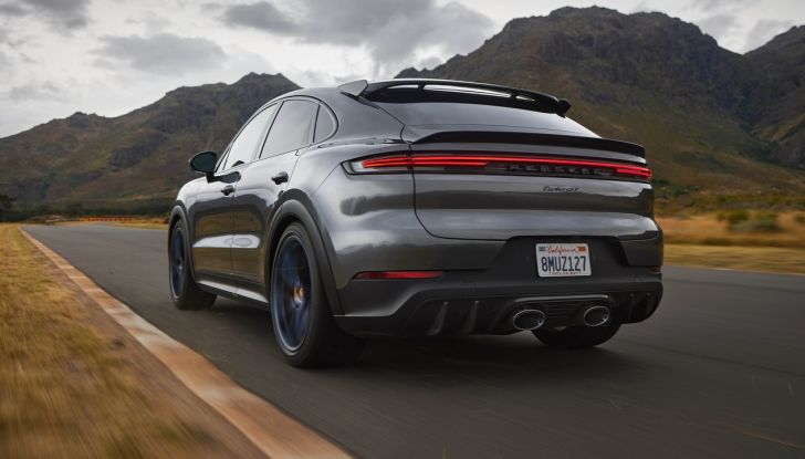 Porsche Cayenne MY2024: motori, design, allestimenti e prezzi - Foto 36 di 48