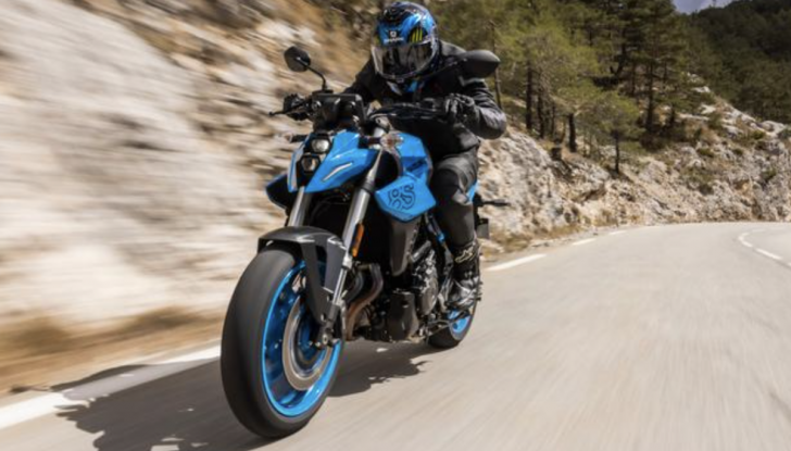 La nuova street fighter Suzuki GSX-8S arriva nelle concessionarie: prezzi da 8.900€ - Foto 3 di 11