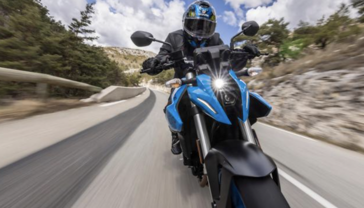 La nuova street fighter Suzuki GSX-8S arriva nelle concessionarie: prezzi da 8.900€ - Foto 4 di 11
