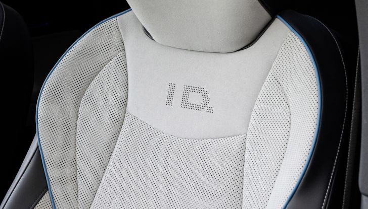 Volkswagen ID.7: prime immagini ufficiali della berlina elettrica - Foto 15 di 46