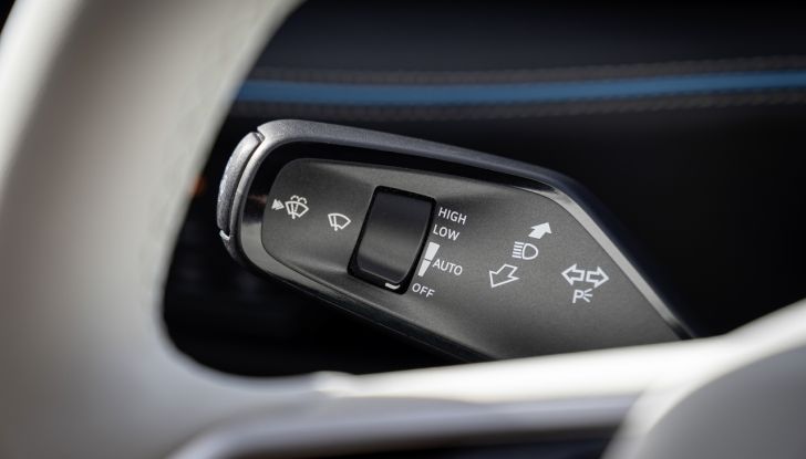 Volkswagen ID.7: prime immagini ufficiali della berlina elettrica - Foto 18 di 46