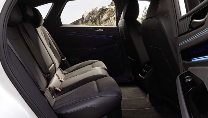 Volkswagen ID.7: prime immagini ufficiali della berlina elettrica - Foto 29 di 46