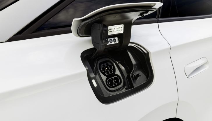 Volkswagen ID.7: ecco la nuova berlina elettrica con 700 km di autonomia - Foto 40 di 132