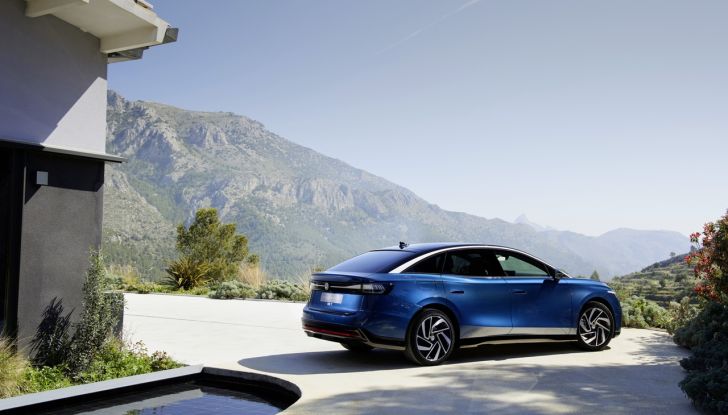 Volkswagen ID.7: prime immagini ufficiali della berlina elettrica - Foto 37 di 46