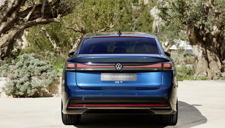 Volkswagen ID.7: prime immagini ufficiali della berlina elettrica - Foto 39 di 46